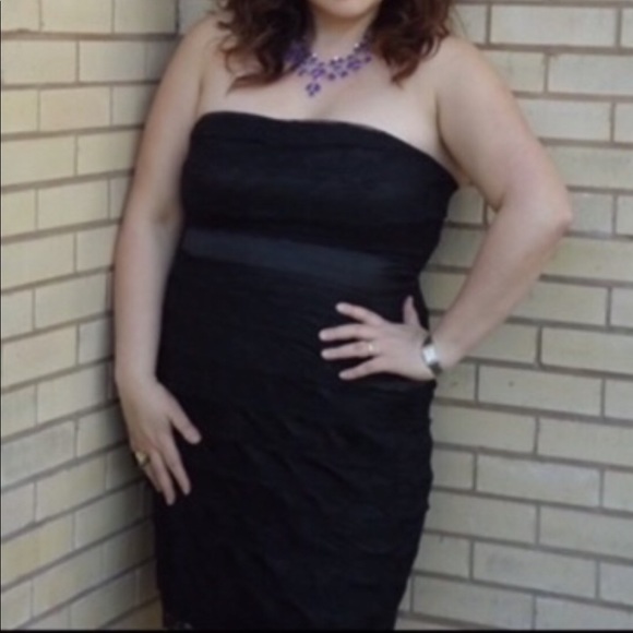 👑#23 🛍!!HOST PICK!!🛍 Lace Strapless Dress-1X (Clearance) - Picture 5 of 10